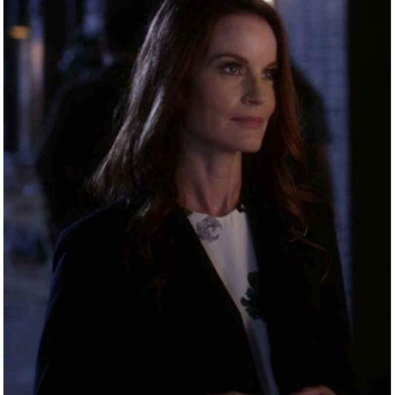 Pretty Little Liars S05 Laura Leighton Blazer